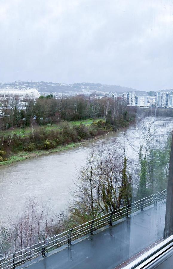 Riverside Apartment Swansea Exteriör bild